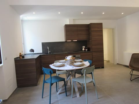 Make a wish - near the center with private parking Apartment in Como