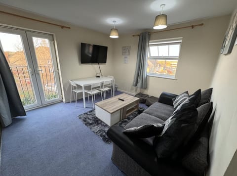 Modern Penthouse - 2 Bed, 2 Bath, 2 Gated Parking Appartement in Wellingborough