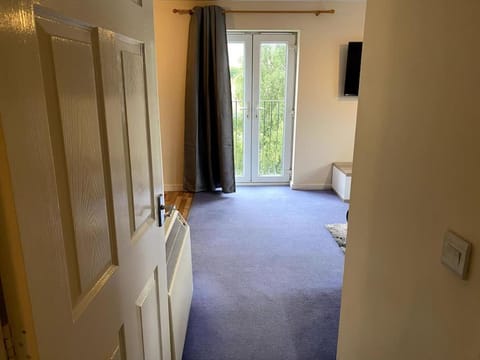 Modern Penthouse - 2 Bed, 2 Bath, 2 Gated Parking Condominio in Wellingborough