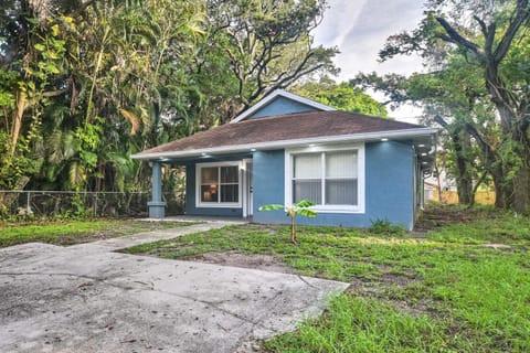 St Pete Bungalow Less Than 2 Mi to Beach and Downtown! House in St Petersburg