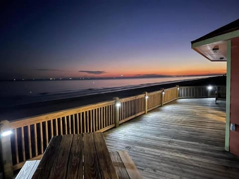 Stunning Beachfront 3 Bedroom Home, CoralMoonBeach House in Bolivar Peninsula