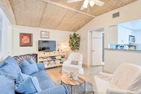 Del Ray Cottage Heated Saltwater Pool and Bar! Casa in Delray Beach