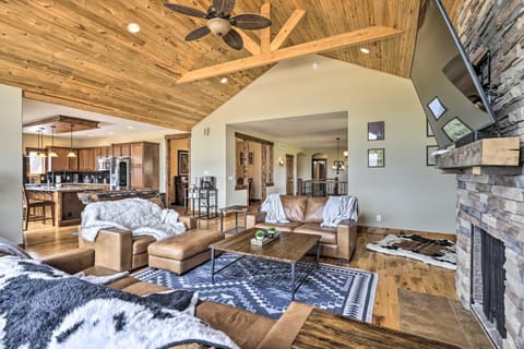 Luxe Grand Lake Retreat Game Room and Hot Tub! House in Rocky Mountain National Park