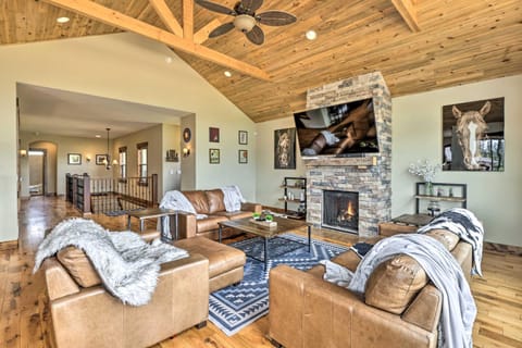 Luxe Grand Lake Retreat Game Room and Hot Tub! House in Rocky Mountain National Park