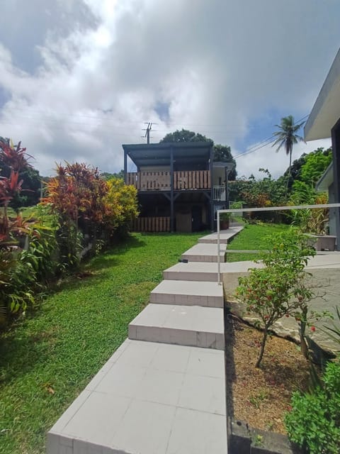 Bungalow CARAÏBEA très belle vue mer des caraibes House in Sainte-Luce