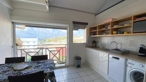 Ti Caraïbes, appartement T3 atypique, vue mer, piscine et proche plage Condo in Les Trois-Îlets