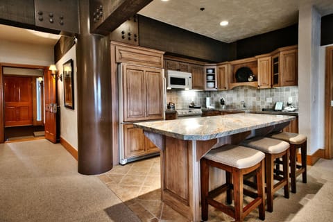 Luxury Three Bedroom Suite with Mountain Views and Hot Tub apartment hotel Apartment hotel in Deer Valley