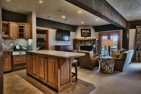 Luxury Three Bedroom Suite with Mountain Views and Hot Tub apartment hotel Apartahotel in Deer Valley