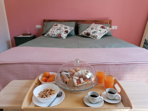 Bed, Bedroom, Breakfast, Buffet breakfast