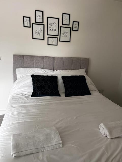 Modern Suite- Bedford City centre with free gym & parking Apartment in Bedford