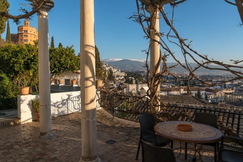 Balcony/Terrace, City view, Mountain view