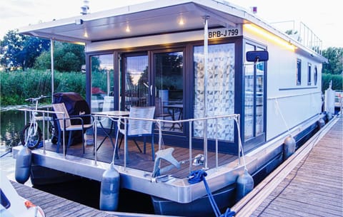 Cozy Ship In Havelsee Ot Ktzkow With Kitchen Docked boat in Brandenburg