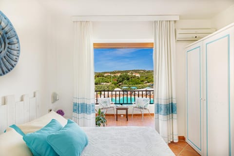 Balcony/Terrace, Photo of the whole room, Pool view