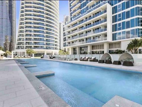 LUXURY APARTMENT- with WATER VIEWS FROM EVERY DIRECTION Apartment in Surfers Paradise Boulevard