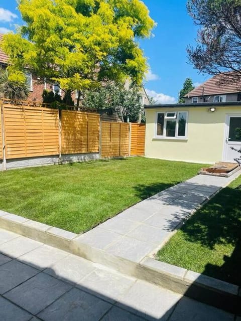 Superb and Comfortable 3BD Home in Dagenham Appartamento in Barking