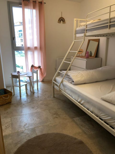 Appartement T3 dans maison neuve 7 couchages Condo in La Seyne-sur-Mer