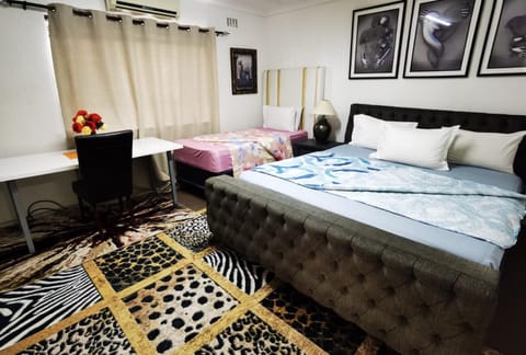 Galaxy Sleep And Go Rooms Goodwood Alojamiento y desayuno in Cape Town