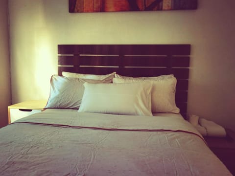 Galaxy Sleep And Go Rooms Goodwood Bed and Breakfast in Cape Town