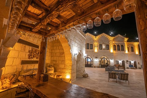 Restaurant/places to eat, Night, Inner courtyard view