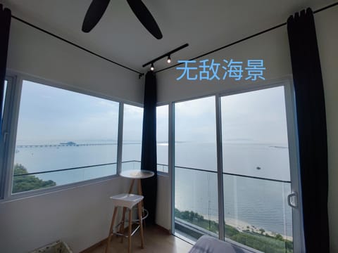 Infinite Seaview with Penang Bridge Suite with Sunrise up to 11 person House in Bayan Lepas