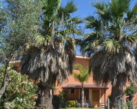 Facade/entrance, Garden view