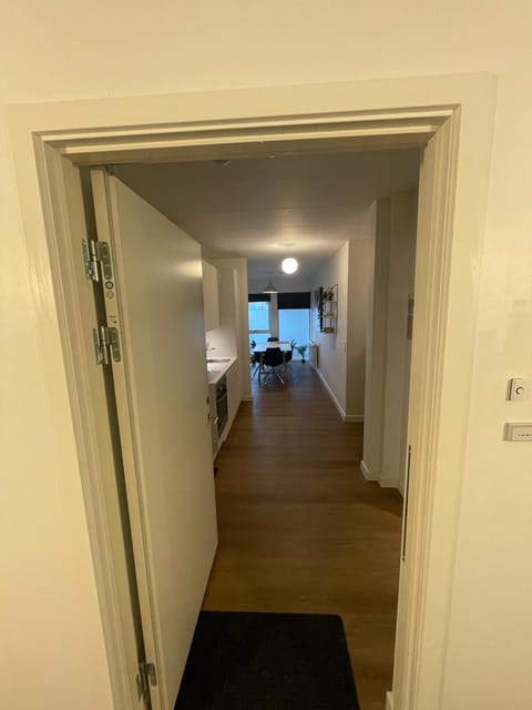 Modern Central Apt with Rooftop, Privat Balcony, & Free Parking, Steps from Aarhus Attractions Apartment hotel in Aarhus