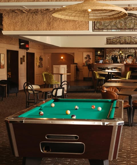 Billiard, Lounge or bar