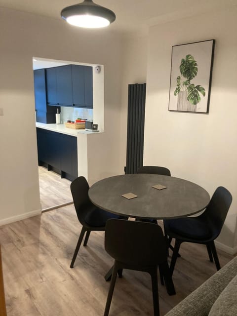 Modern 2 Bed House in Rainham, Kent - Central Location Apartment in Borough of Swale