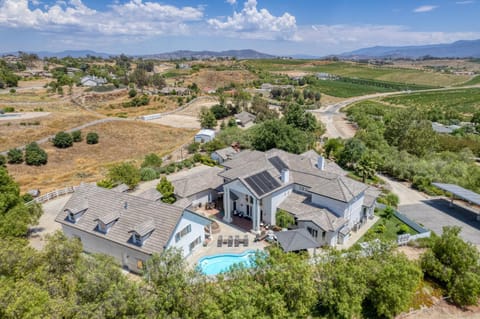 Grand Contento by AvantStay Extraordinary Estate w Pool Hot Tub Movie Room Maison in Temecula
