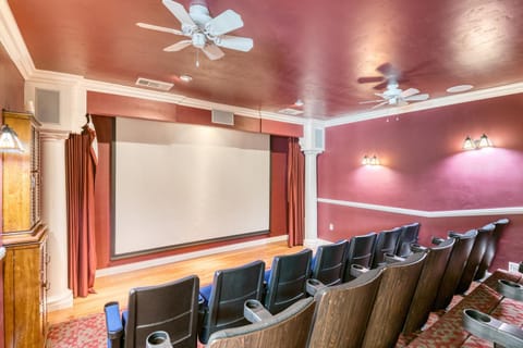 Grand Contento by AvantStay Extraordinary Estate w Pool Hot Tub Movie Room Haus in Temecula