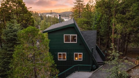 Wildhaven by AvantStay Stunning A-Frame Home w Gorgeous Views Game Room House in Lake Arrowhead