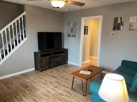 Carter #4 Two bedroom unit near Xavier Downtown Apartment in Cincinnati