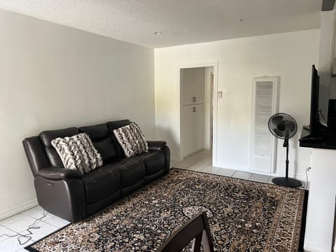 Lovely Berryman Ave Apartment Apartment in Culver City