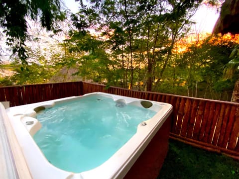 Day, Natural landscape, Garden, Hot Tub, Garden view, Pool view, Swimming pool