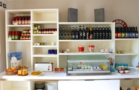 Lounge or bar, Food and drinks