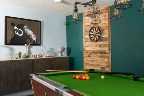 Darts, Game Room