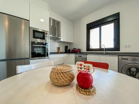 Dining area, kitchen