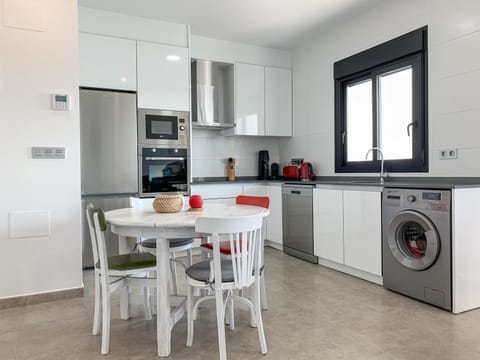 Dining area, kitchen