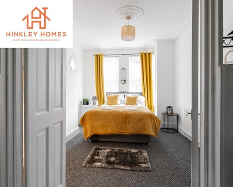 Comfy 4bed Home - Free Parking, Wifi - Long Stays Welcome By Hinkley Homes Short Lets & Serviced Accommodation Apartment in Liverpool