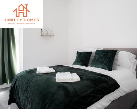 Comfy 4bed Home - Free Parking, Wifi - Long Stays Welcome By Hinkley Homes Short Lets & Serviced Accommodation Condo in Liverpool
