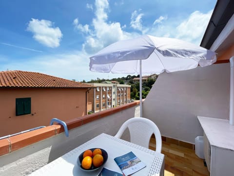 View (from property/room), Balcony/Terrace, City view, Mountain view