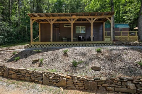 The Ritz Carlton of Tiny Cabins!-perfect location Haus in Shooting Creek