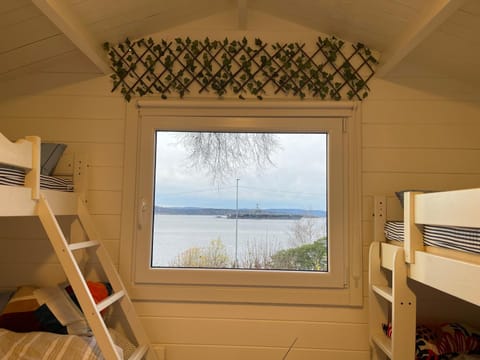 Nice Apartment with1 bedroom Separate living room with a sofa bed and a tiny kitchen a bathroom located in Nordstrand near by the Sea for 3 guests with a garden and grill 5 extra guests with extra cost in the cabin with sea view just outside the apartment Apartment in Oslo