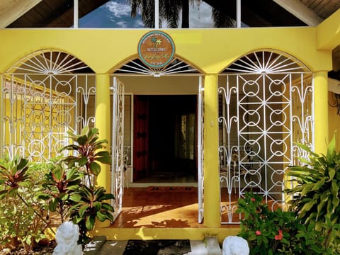 Yancey Largo Villa with Private Pool Villa in Montego Bay
