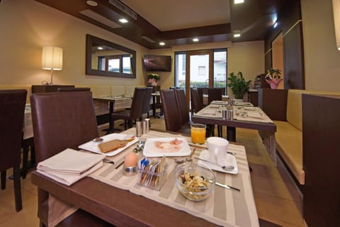 Breakfast, Continental breakfast, Buffet breakfast