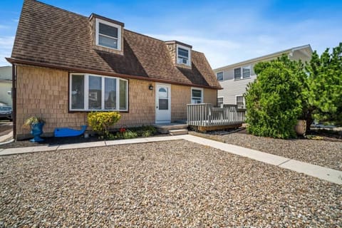 Relax and enjoy the Beach Beautifully updated House in Brigantine