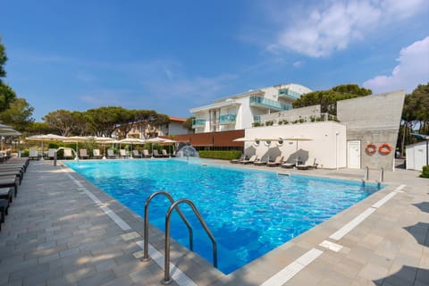 Property building, Swimming pool, Swimming pool