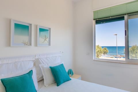 Bed, Bedroom, Sea view