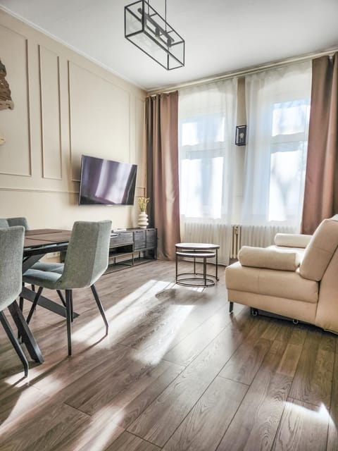 GELI Homes L1 - 2x Zimmer, 2x Kingsize Bett, 1 bis 4 Personen, Parkplatz, TV, Wifi, top Küche, Kaffee, Tee Condo in Dortmund