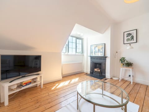 Pass the Keys Victorian Flat A Stones Throw From Hampton Court Condominio in Molesey